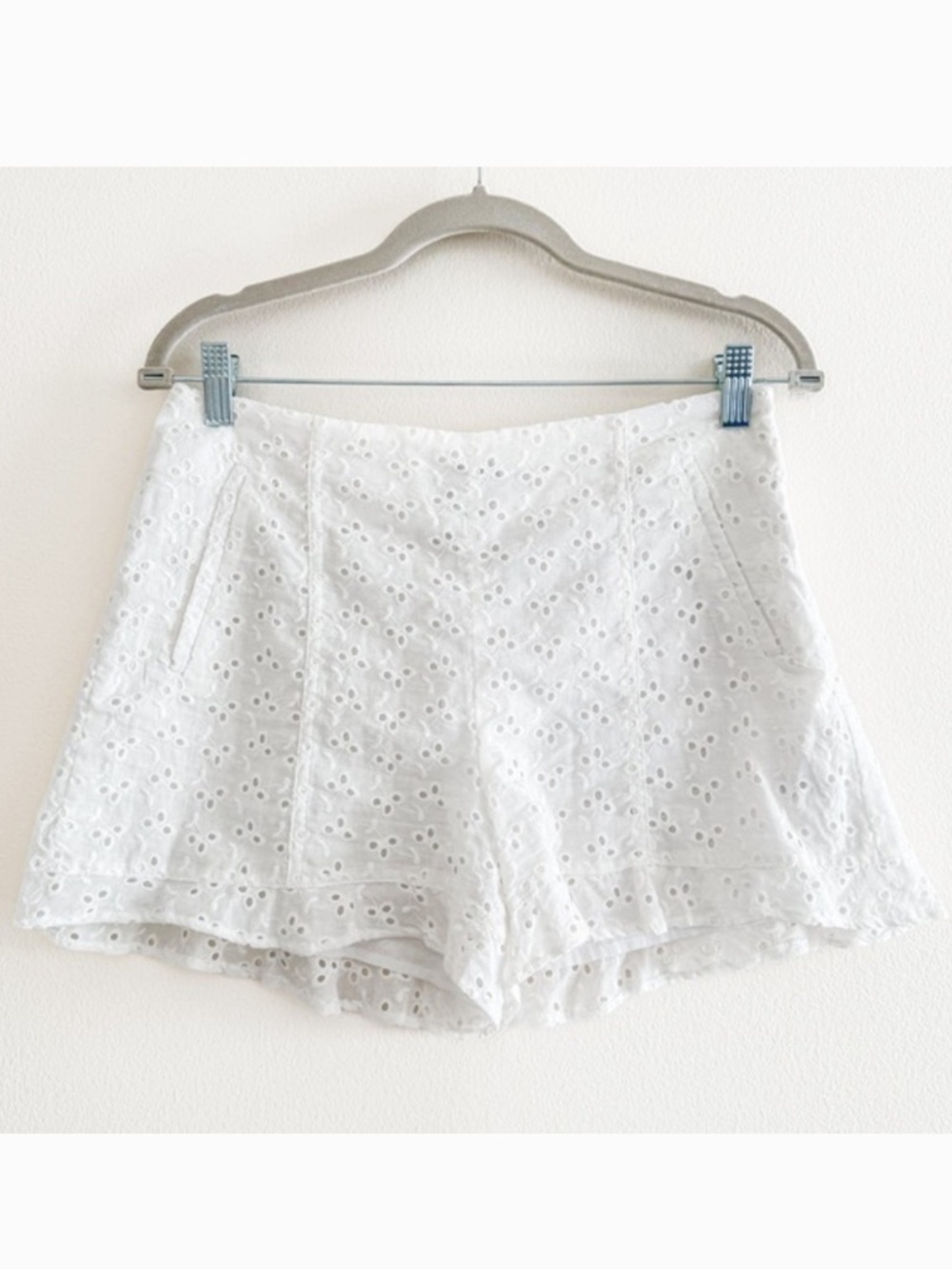 NWT White Eyelet Ruffle Linen Women Shorts